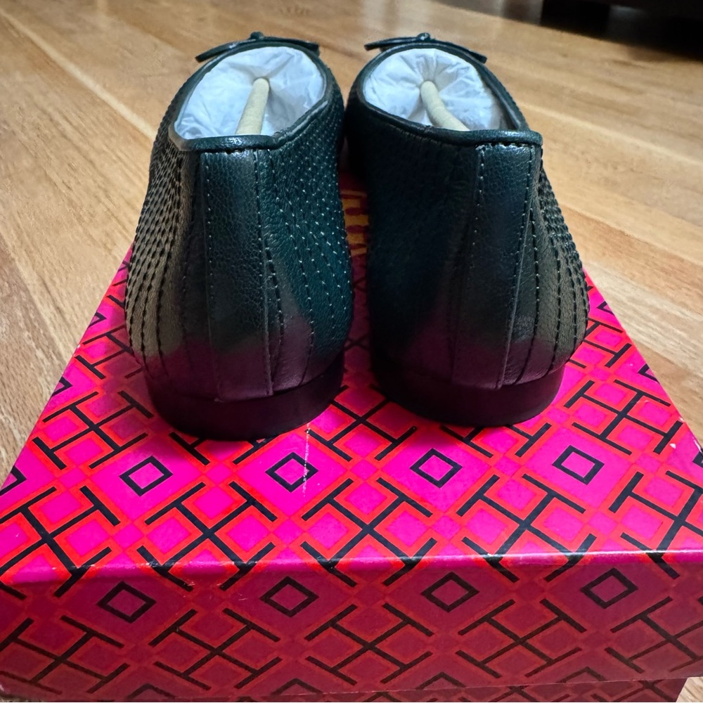 Tory Burch Quilted Cap Toe Ballet Flats Green & Ivory Size 9 NWT - Picture 5 of 11